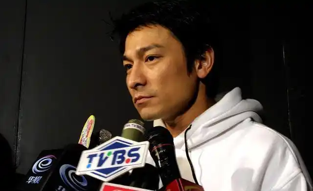 1993年刘德华在北京跟一群媒体吵上了架