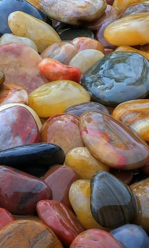 闪亮的鹅卵石壁纸