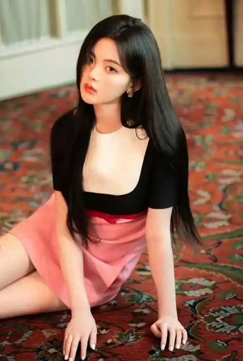 原创杨超越惊艳亮相美白大长腿吸睛无数内娱美腿新标杆诞生