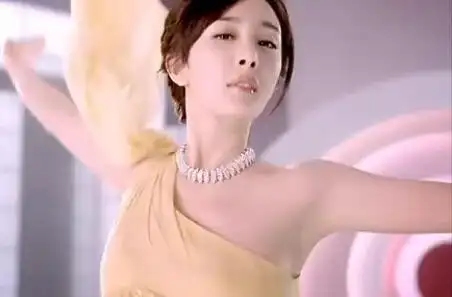 椰汁广告被指太污 盘点明星雷人广告杨幂上榜