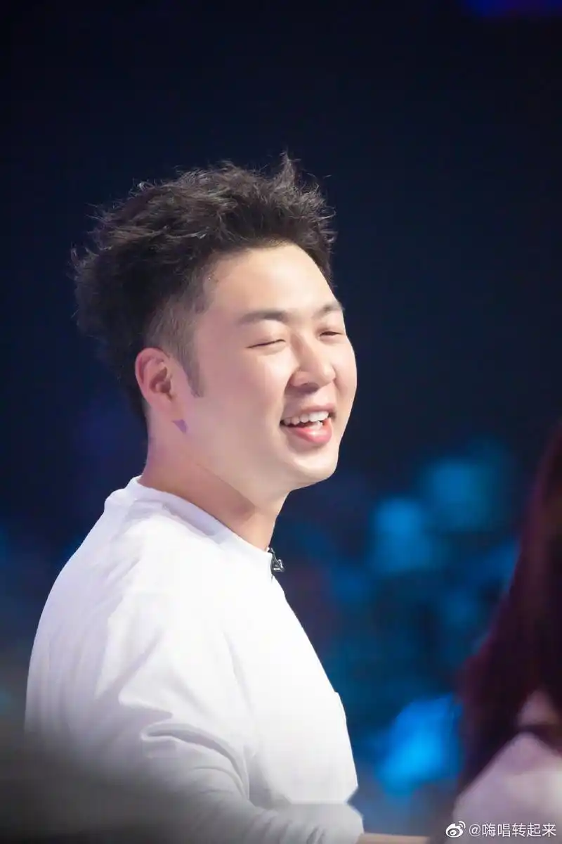 把你的耳朵借给我 ,听我说尽岁月的情话, 把你的