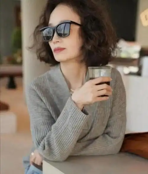 建议中年女人少烫大妈卷今年流行这5种发型洋气又减龄