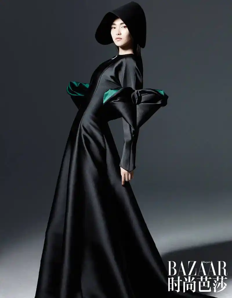 唐嫣《时尚芭莎》五月上刊封面大片来袭:另类暗黑风,冷艳魅惑!
