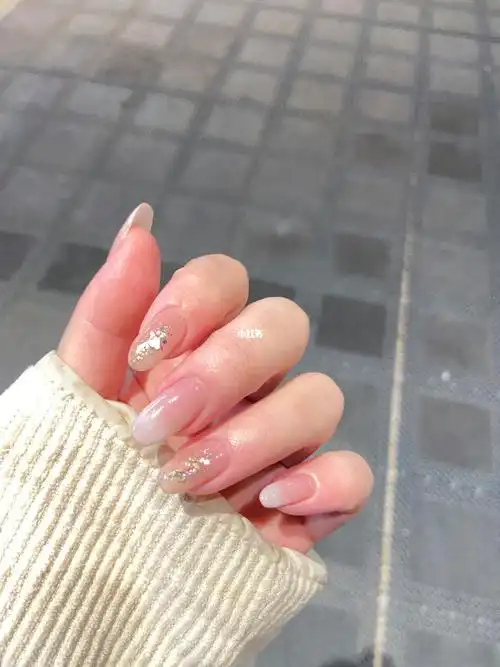 美死啦渐变美甲加上亮晶晶太温柔了