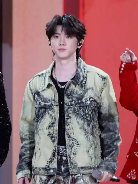 马嘉祺超话241231湖南卫视跨年@时代少年团队长-马嘉祺要你管合作舞台