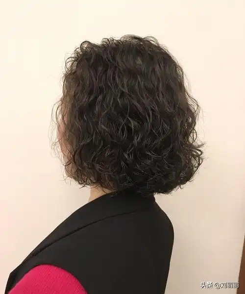 "小卷卷"烫发12款,洋气又时尚,拒绝老气