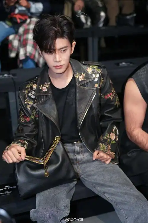 任嘉伦外媒生图##米兰时装周