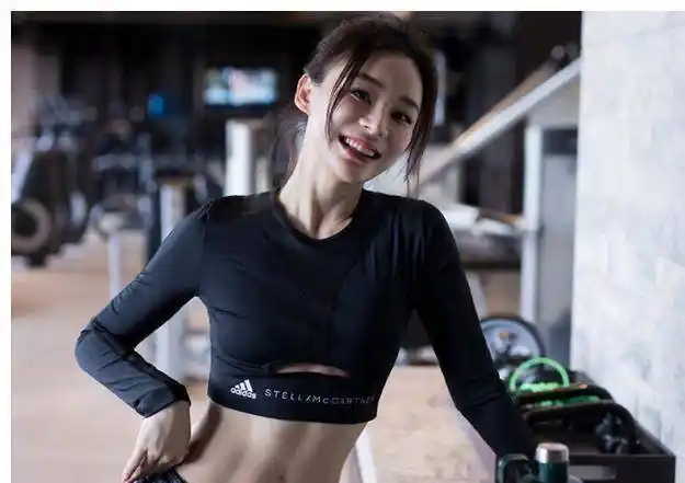 国外健身美女,马甲线堪比袁姗姗,颜值更是神仙级_tracy_身材_时间