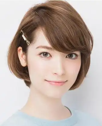 清爽减龄女生最新斜刘海短发发型瘦脸很简单