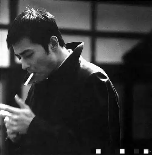 金城武侧脸好优越眉骨高眼睛深邃连张东健都被秒成了渣渣