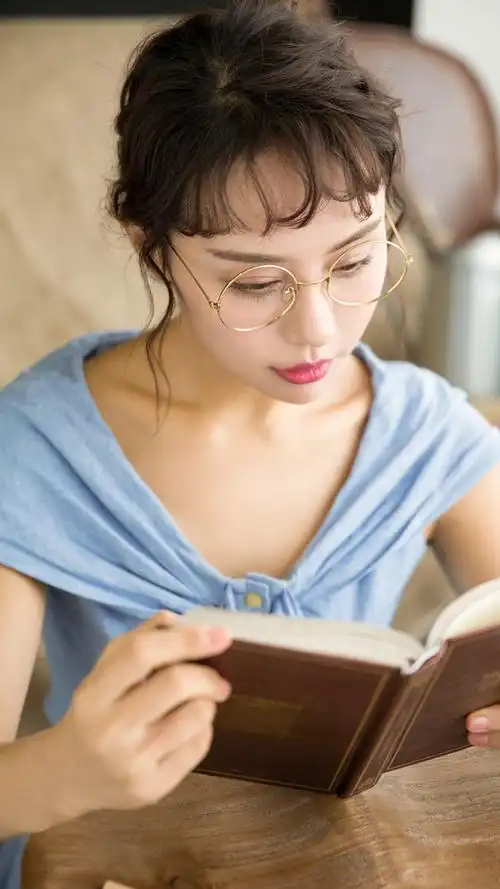 日系眼镜美女清新文艺写真图片手机壁纸
