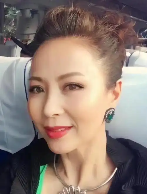 演员赵越:嫁二婚佟凡,结婚25年无儿无女,如今她还好吗?