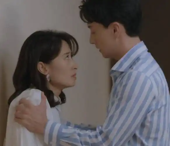 46了还演吻戏,而且有三条感情线,刘敏涛的戏路又有了新突破_安欣_角色