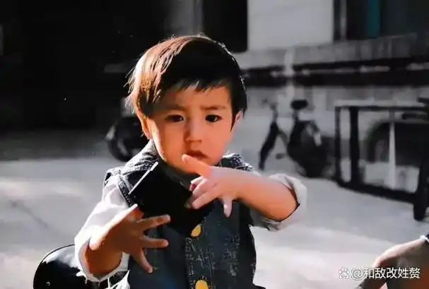 还有与父亲在人艺是同事的濮存晰,宋丹丹,葛优等许多老前辈的熏陶