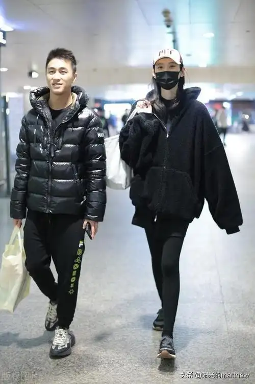 奚梦瑶和老公何猷君现身上海机场|模特|上海市_网易订阅