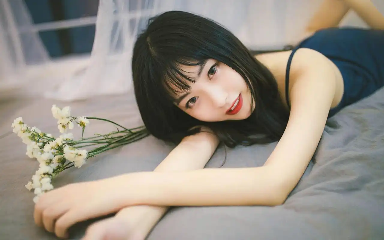 性感长发美女私房高清桌面壁纸