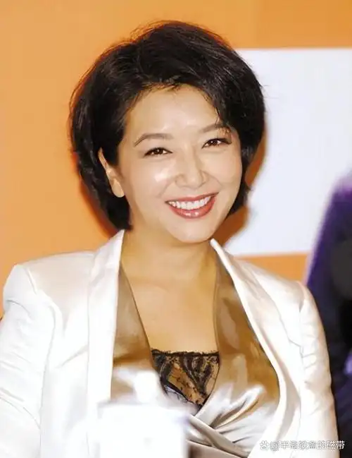 "风韵犹存"的江珊,错过了王志文,靳东,如今再燃爱情之火