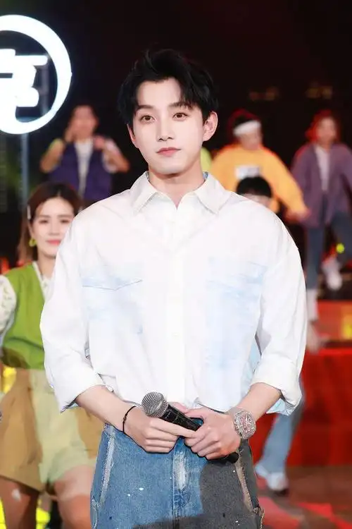 范世錡初秋写真曝光随性自在尽显秋日悸动