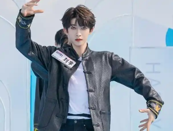 近期刘宇和队友一起上了《快乐大本营》,在游戏环节,159的鞠婧祎竟然