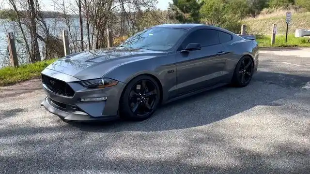 30万福特野马完你跑车梦,外观性能炸裂,2.3t 10at,6秒破百