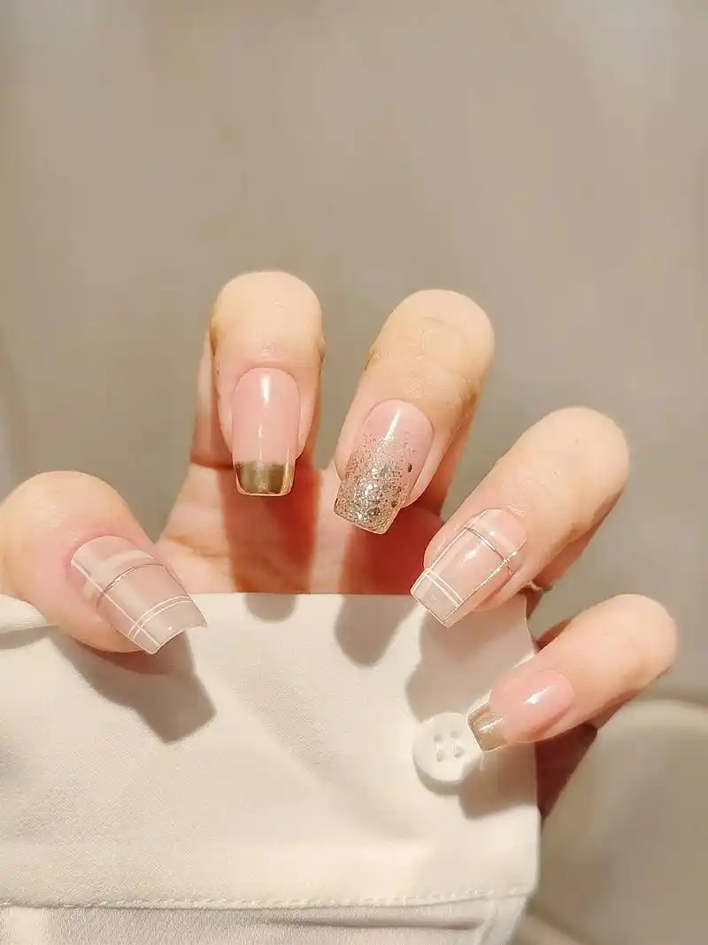 ins美甲|温柔气质|通勤裸色.哈喽baby们秋冬到了依 - 抖音