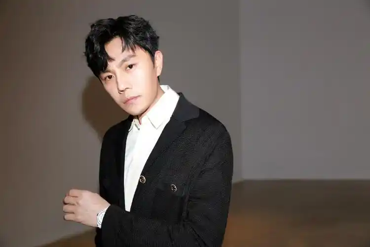 秦昊优雅绅士风度帅气写真14