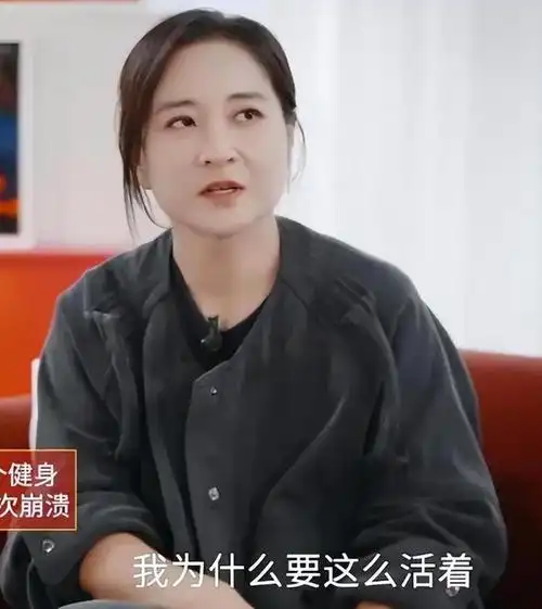 贾玲现身好莱坞真实状态曝光离开美颜滤镜法令纹深褶子多