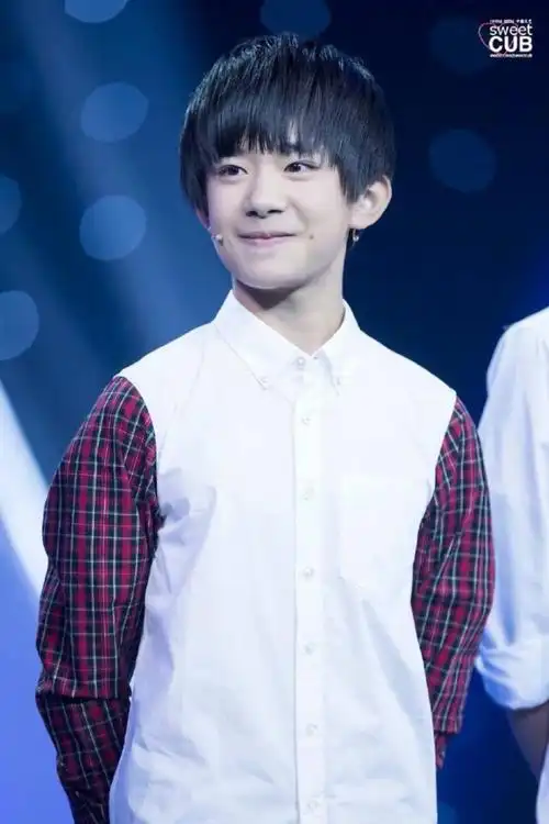 tfboys 易烊千玺 cr.logo