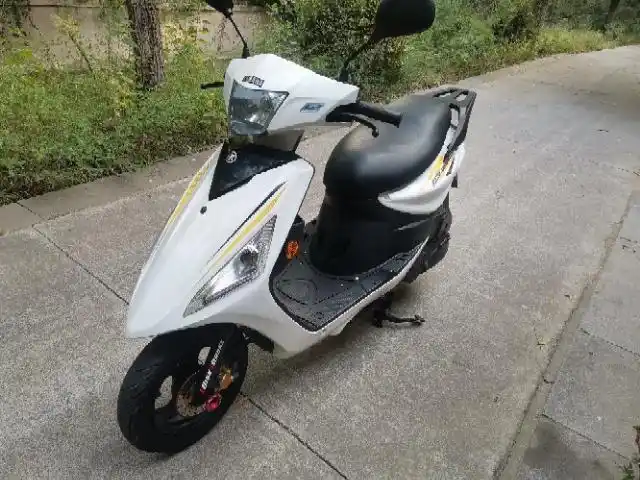 【搞定了!】19年原装林海雅马哈100踏板摩托车灵巧板正的图片