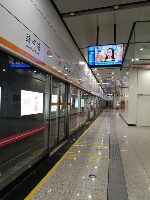 晚上十一点以后的地铁及机场