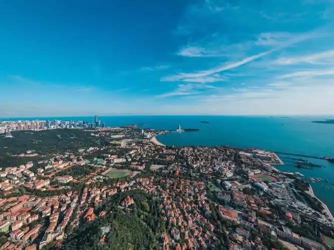 独爱这片秋天的海!500米高空俯瞰青岛海滨