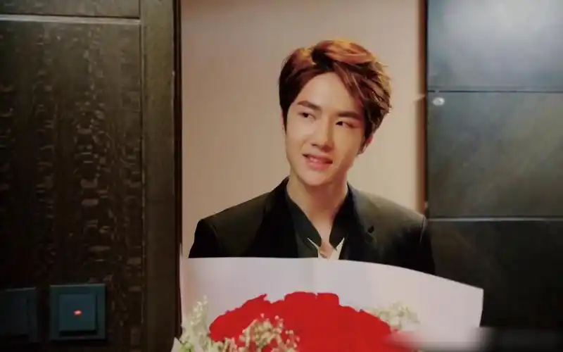 19岁的王一博也太会了,又奶又帅,调皮又可爱