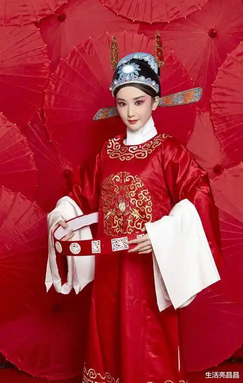 毛晓彤变身英姿飒爽女驸马一袭戏装亮相,有被惊艳到的吗?