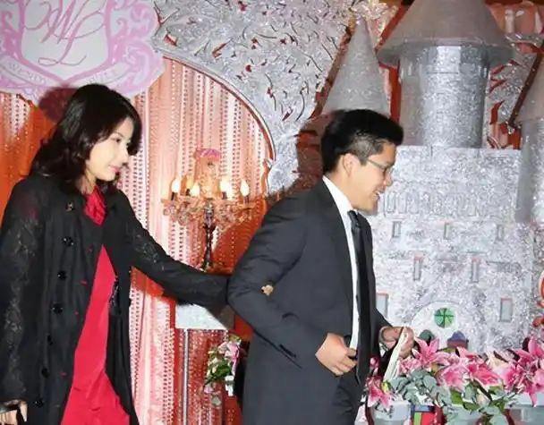 霍启刚在香港担任什么职位他和郭晶晶的婚姻是相互成就