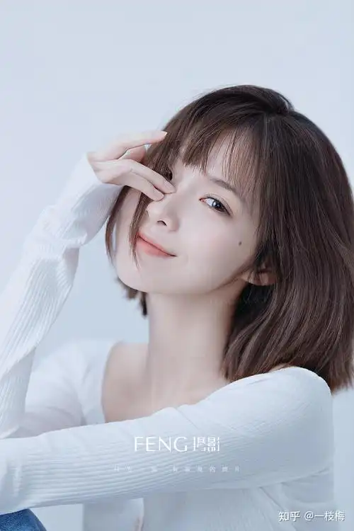 00后女大学生有什么适合的中短发发型以及发色,看起来比较甜美清新?