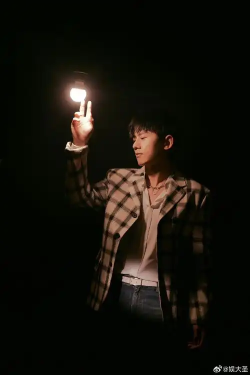 张杰工作室视频拍的比照片好看