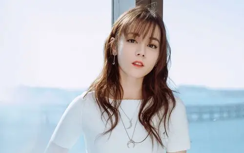 迪丽热巴清新甜美高清桌面壁纸