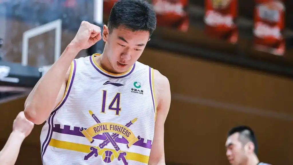 北控男篮官方社媒回应弗神恶犯,球迷怒喷"太脏"_王少杰