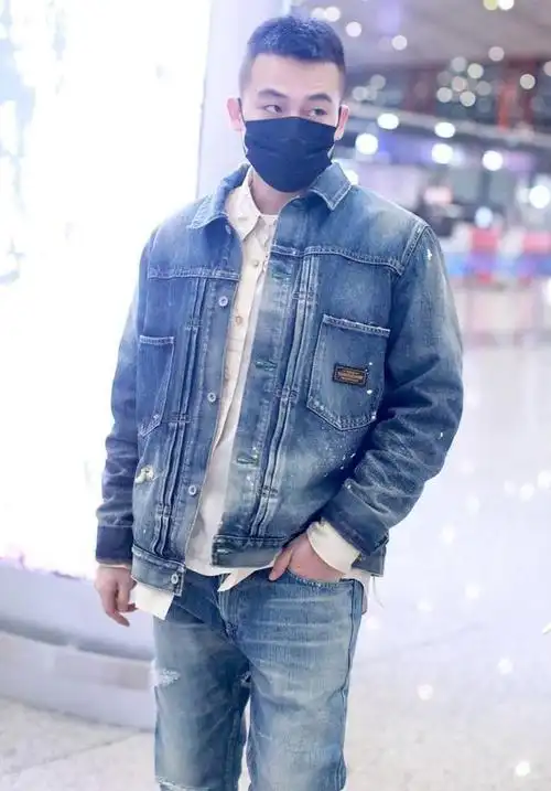 欧豪穿红色格子衬衫 欧豪破洞牛仔裤套装潮流时尚(2)