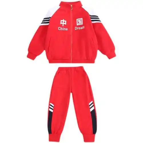 小学生红色校服图片