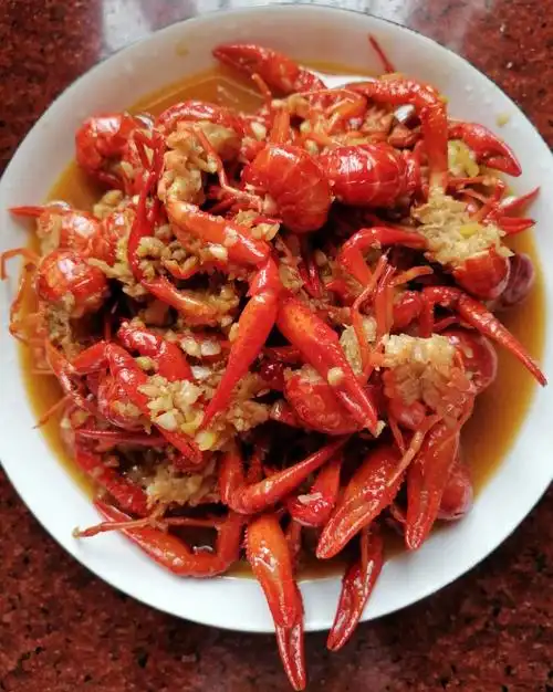 蒜蓉双椒爆炒小龙虾