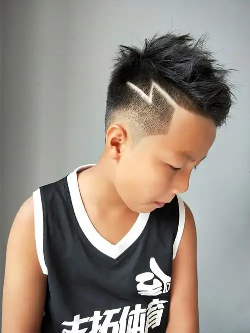 儿童雕刻发型