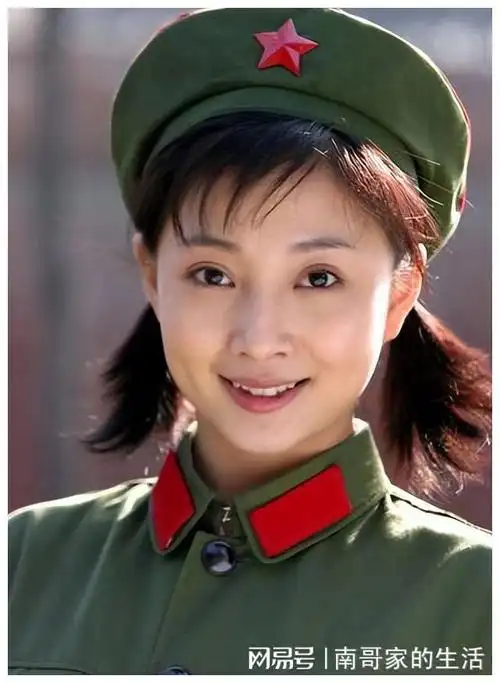 她年轻时迷死一大片男人,却不结婚不生孩,如今甜得就像个水蜜桃|殷桃