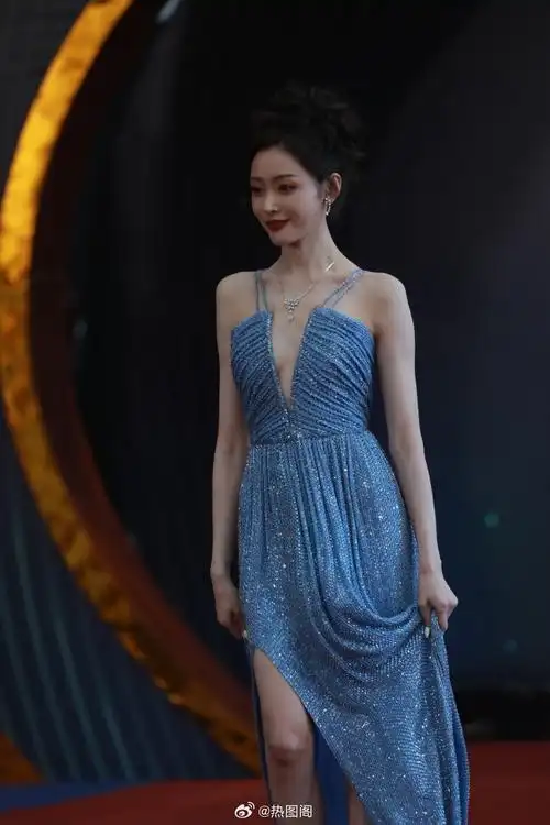 张天爱97～78微博之夜红毯生图掉落