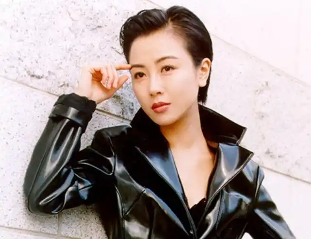 袁洁莹旧照欣赏,欣赏了一遍又一遍,如今很难有这样的短发女神了