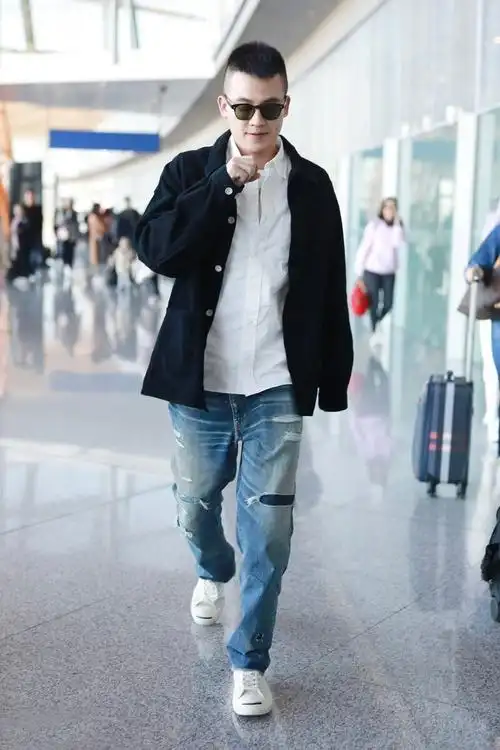 欧豪真是"皮靴控",夏日也爱穿,搭配牛仔裤潮流又显男人味