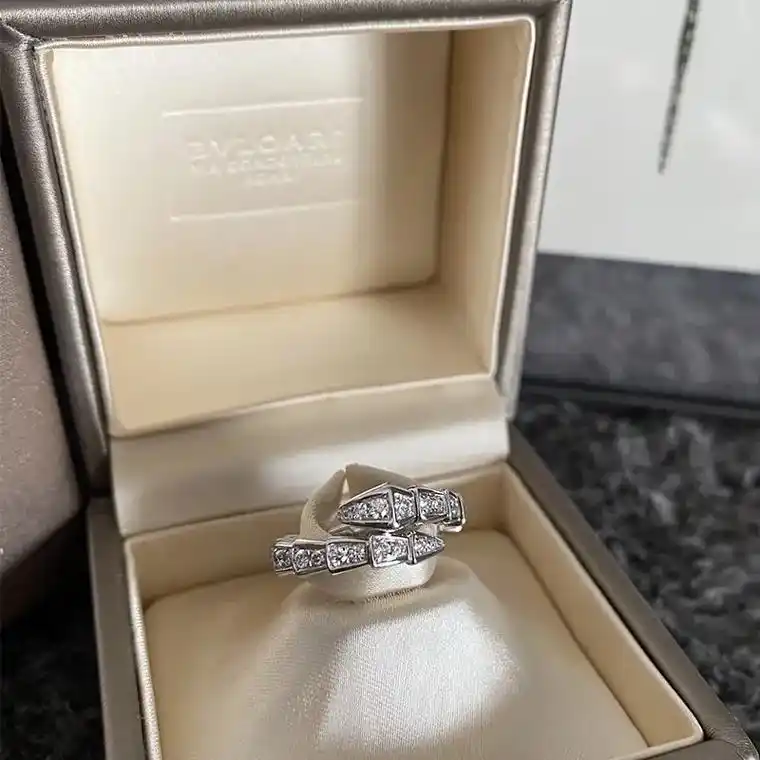 宝格丽白金满钻蛇骨戒指 bvlgari宝格丽以令人沉 - 抖音