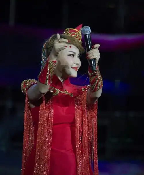 《站在草原望北京》乌兰图雅感恩家乡专场演唱会