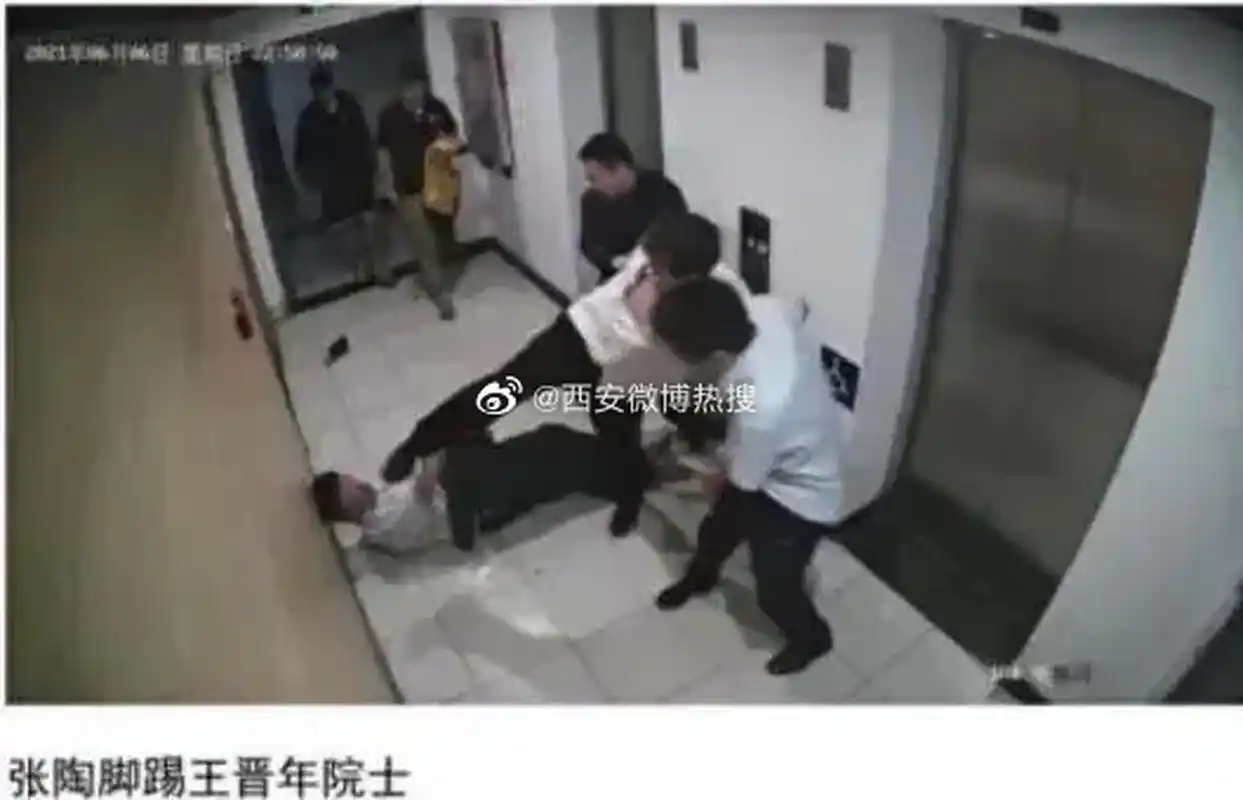 【警方通报张陶打人事件:已被刑拘】据平安北京朝阳通报:2021年6月12