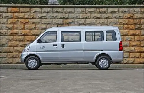 面包车是前十年最火的车型,而被称为"神车"的五菱,卖得最好的也是五菱